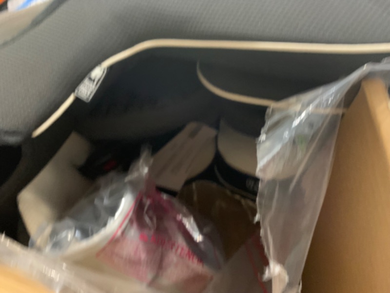 Photo 10 of ***USED - LIKELY MISSING PARTS - UNABLE TO VERIFY FUNCTIONALITY***
Graco Extend2Fit Convertible Baby Car Seat, Rear and Forward Facing, Adjustable Extension Panel for Extra Legroom, Gotham