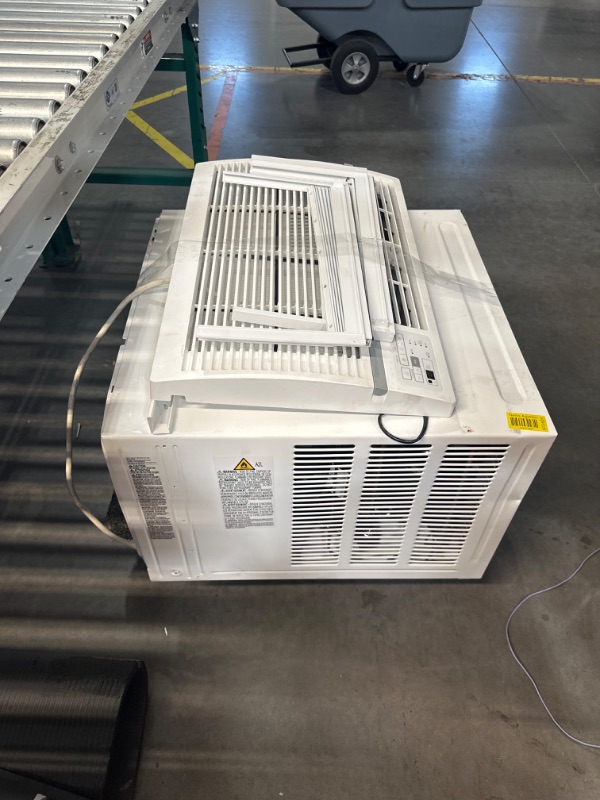 Photo 2 of **NON-REFUNDABLE, PARTS ONLY** LG LW1824RD, White 18,000 Window Air Conditioner, 230/208V, 1,000 Sq.Ft. (25' x 40' Room Size), Quiet Operation, Electronic Control with Remote, 3 Cooling & Fan Speeds, Auto Restart, 18000 BTU 18000 BTU Cool Only 230V White