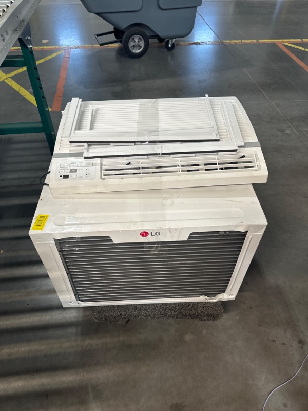 Photo 1 of **NON-REFUNDABLE, PARTS ONLY** LG LW1824RD, White 18,000 Window Air Conditioner, 230/208V, 1,000 Sq.Ft. (25' x 40' Room Size), Quiet Operation, Electronic Control with Remote, 3 Cooling & Fan Speeds, Auto Restart, 18000 BTU 18000 BTU Cool Only 230V White