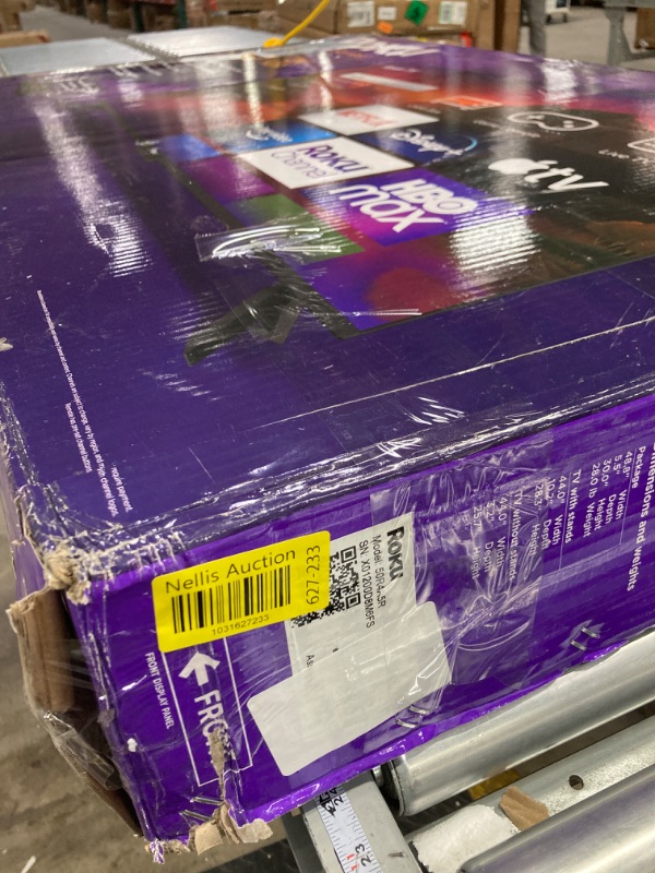 Photo 1 of ==IT'S BROKEN==Roku Smart TV – 50-Inch Select Series 4K HDR RokuTV with Roku Enhanced Voice Remote, Brilliant 4K Picture, Automatic Brightness, & Seamless Streaming – Live Local News, Sports, Family Entertainment