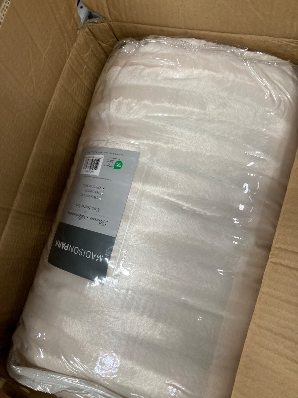 Photo 1 of ***MISSING PILLOW SHAMS -SELLING ASIS *** Madison Park Duke Luxe Faux Fur Reversible Comforter Soft Plush Reverse, Modern Down Alternative Filling Cozy Bedding, Box Quilted Warm Cover, King/Cal King, Champagne 1 Piece