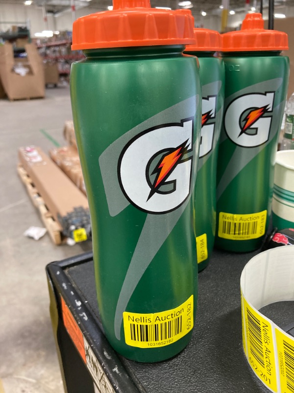 Photo 1 of Gatorade Water Squeeze Bottle, 32 oz. with Fast Cap Makes it Easy to Remove and Refill Quickly, Green