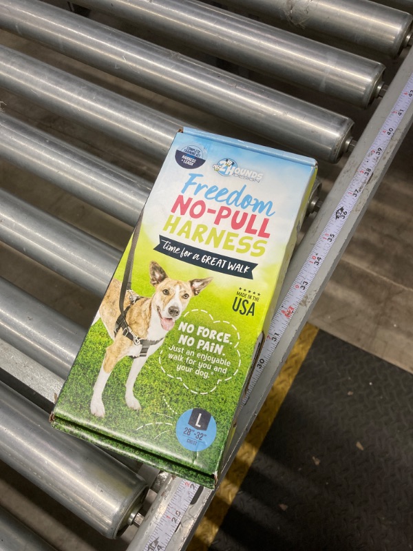 Photo 2 of 2 Hounds Design Freedom No Pull Dog Harness Adjustable Gentle Comfortable Control for Easy Dog Walking for Small Medium and Large Dogs Made in USA Leash Included 1" LG Black