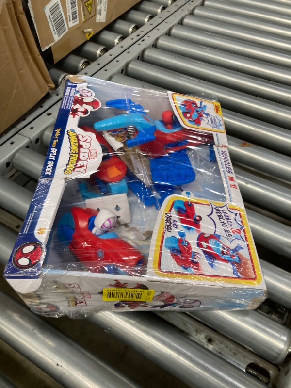 Photo 1 of MARVEL Spidey and His Amazing Friends Spidey Team Split Racer - 8.5-Inch Three-in-One Vehicle with Web Darts, Sound Effects, and Phrases