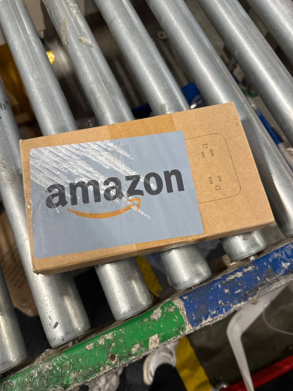 Photo 1 of Power Strip Surge Protector with 12 Outlets 4 USB Ports(2 USB C), Black Flat Extension Cord 6 Feet, 1800J, Wall Mount, Desk Charging Station for Office Home College Dorm Room Essentials, ETL Listed