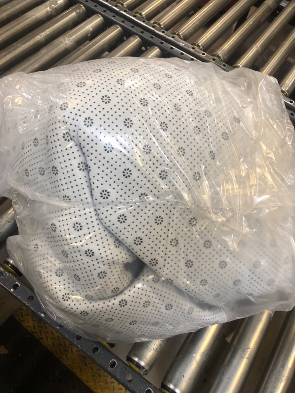 Photo 1 of Ompaa Fluffy Rug, Super Soft Fuzzy Area Rugs for Bedroom Living Room - 6' x 9' Large Plush Furry Shag Rug - Kids Playroom Nursery Classroom Dining Room Decor Floor Carpet, Grey