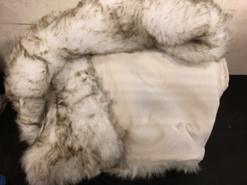 Photo 1 of Touchat Luxury 1000GSM Faux Fur Throw Blanket, Super Heavy Thick Warm Cozy Blankets for Couch Bed Sofa, Plush Fuzzy Elegant Soft Reversible Mink Blanket for Living Room Bedroom, Queen Size,White