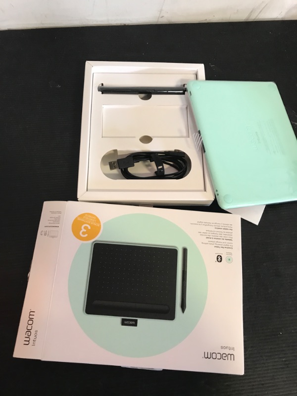 Photo 1 of Wacom Intuos Bluetooth Creative Pen Tablet (Small, Pistachio Green)