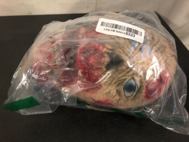 Photo 1 of KHC-KHF 10''x12.8'' Life-Size Bloody Cut Off Corpse Head Prop Halloween Scary Hanging Severed Head Decoration Zombie Head for Outdoor Indoor Haunted Houses Party Decor
