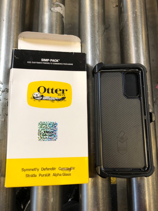 Photo 3 of OTTERBOX DEFENDER SERIES SCREENLESS EDITION Case for Galaxy S20/Galaxy S20 5G (NOT COMPATIBLE WITH GALAXY S20 FE) - BLACK