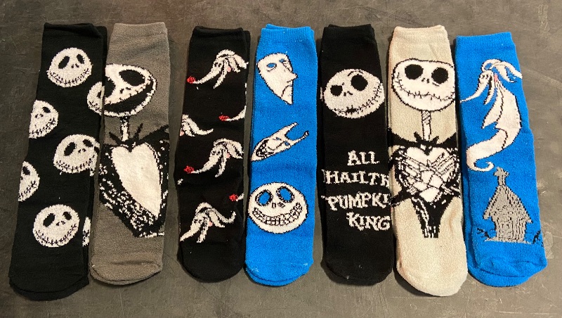 Photo 2 of Men's The Nightmare Before Christmas 7 Days of Cozy Crew Socks - 6-12