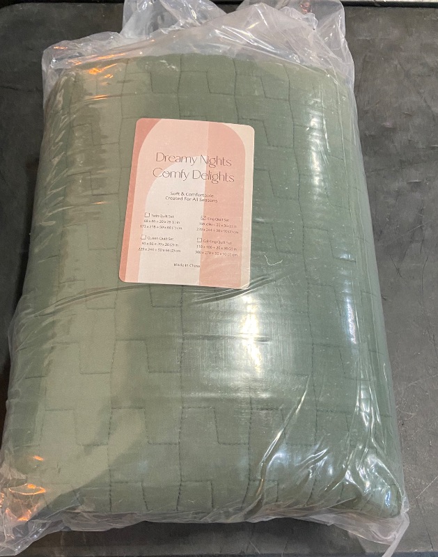 Photo 2 of Dreamy Nights Comfy Delights Olive Green Quilt Set Queen Lightweight Bedspread Full Soft Reversible Coverlet for All Season 3pcs Army Green Diamond Quilted Bedding Sets (1 Quilt 2 Pillow Shams)(90"x96")