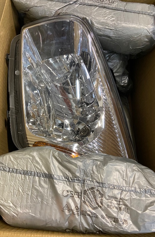 Photo 3 of Eagle Eyes TY678-B001R Headlight/Eagle Eyes TY678-B001L Headlight