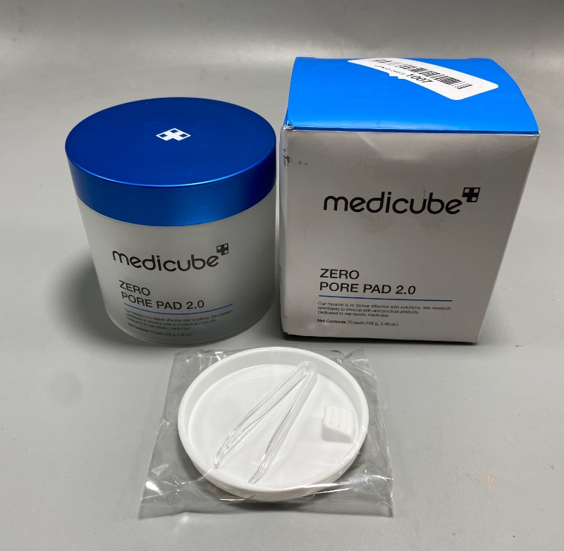 Photo 2 of Medicube Zero Pore Pads 2.0, Dual-Textured Facial Toner Pads for Exfoliation and Pore Care with 4.5% AHA Lactic Acid & 0.45% BHA Salicylic Acid, Ideal for All Skin Types, Korean Skin Care (70 Pads)