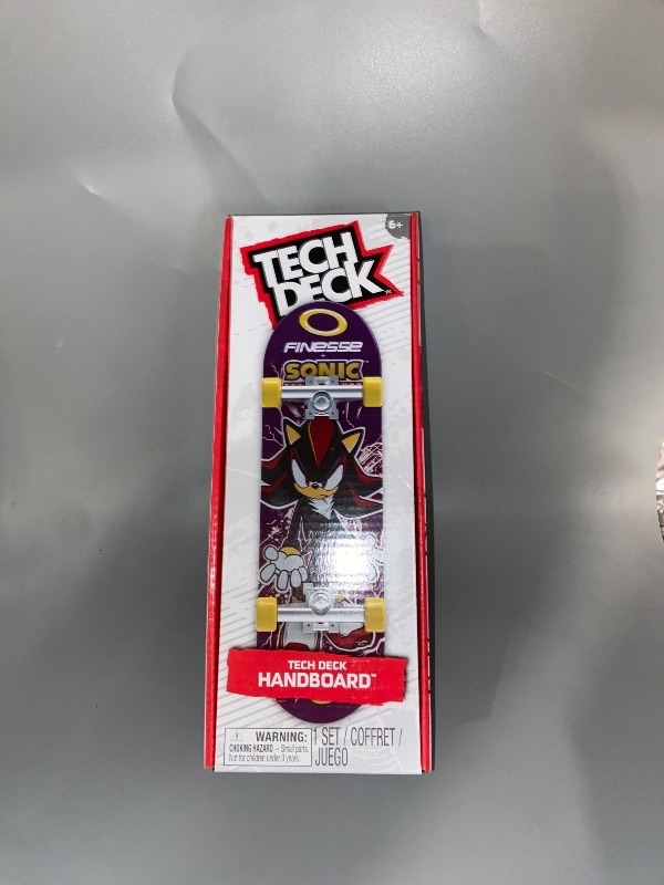 Photo 2 of TECH DECK, Finesse X Sonic The Hedgehog Handboard; Authentic Mini Skateboards, Kids Toys for Boys & Girls, Ages 6 and up (Hands Use Only)