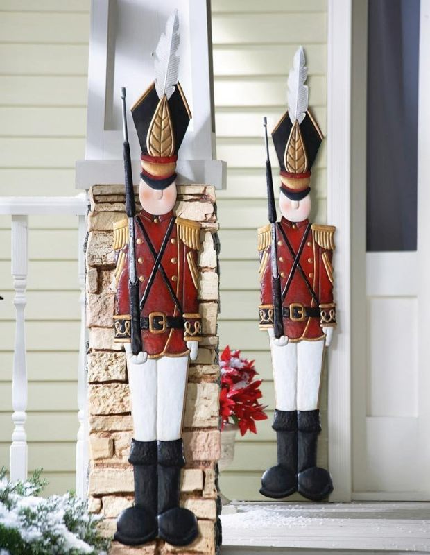 Photo 1 of KNLSTORE Set of 2 Christmas Holiday Metal Toy Soldiers Nutcracker Outdoor Mounted Wall Hanging Decoration
