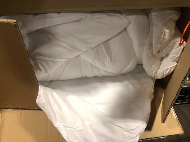 Photo 2 of Utopia Bedding Comforter Duvet Insert - Quilted Comforter with Corner Tabs - Box Stitched Down Alternative Comforter (King, White)