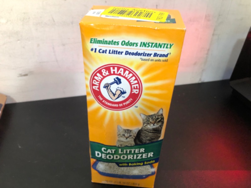 Photo 2 of ARM & Hammer Cat Litter Deodorizer 30 oz 1.88 Pound (Pack of 1)