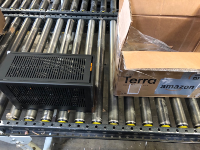 Photo 1 of Fractal Design Terra Graphite - Wood Walnut Front Panel - Small Form Factor - Mini ITX Gaming case – PCIe 4.0 Riser Cable – USB Type-C - Anodized Aluminum Panels