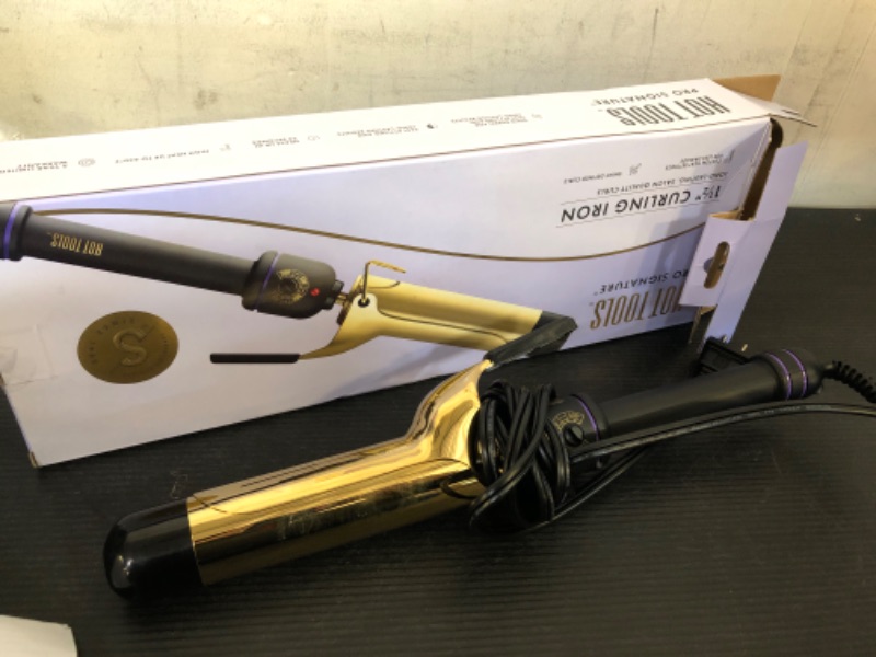 Photo 2 of Hot Tools 1 1/2" Curling Iron for Beginners | Long-Lasting Results, Defined Curls and Easy to Use with Temperature Control for All Hair Types up to 430? 1.5 Inch (Pack of 1) Pro Signature