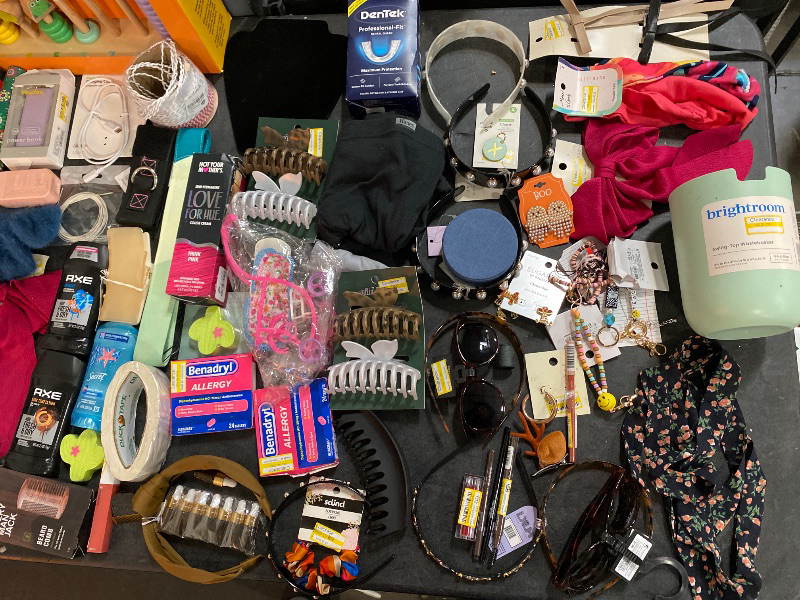 Photo 3 of 100 Miscellaneous Jewelry/Kitchen & Dining/Electronics/Beauty Accessories/Toys & Games. All Of Our Variety Boxes Are Sold As-Is & Are Non-Refundable. Why Bid On Single Items When You Can Score a Mix of Unique Finds In One Go? This Is Your Chance To Win Bi