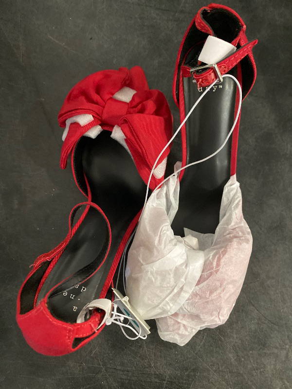Photo 1 of Red 8 Women's Grace Bow Pumps with Memory Foam Insole 
