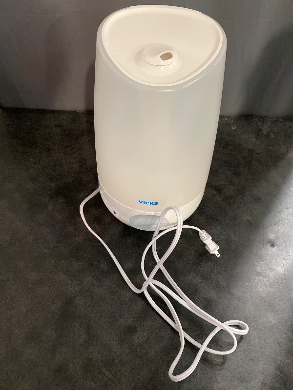 Photo 2 of Vicks Filter Free Plus Cool Mist Ultrasonic Humidifier - 1.2gal