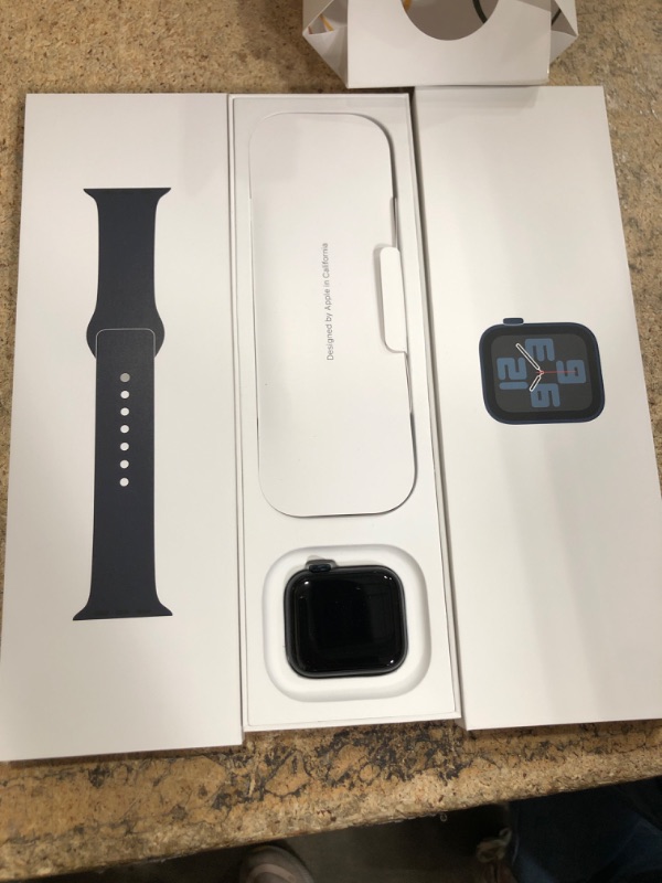 Photo 2 of Apple Watch SE GPS (2023, 2nd Generation) 40mm Midnight Aluminum Case with Midnight Sport Band - S/M
