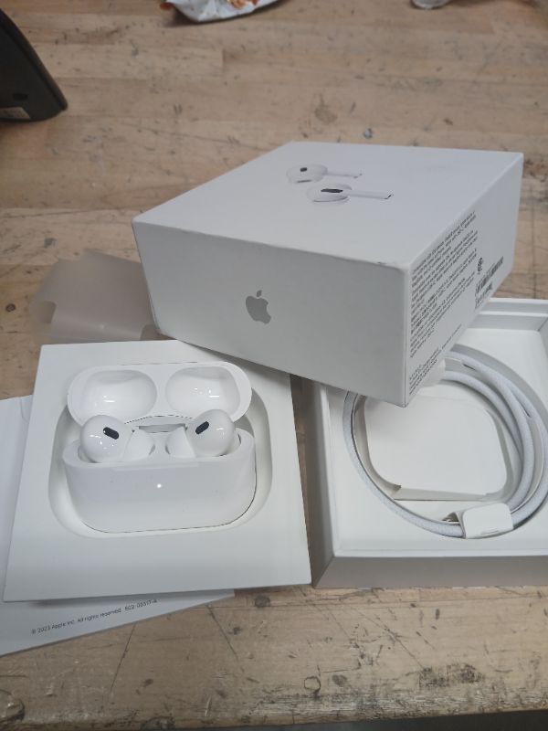 Photo 2 of AirPods Pro (2nd generation) with MagSafe Case (USB?C)----- S/N-D9P4FH73YV