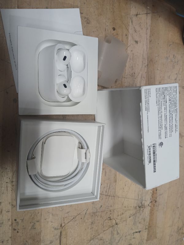 Photo 5 of AirPods Pro (2nd generation) with MagSafe Case (USB?C)----- S/N-D9P4FH73YV