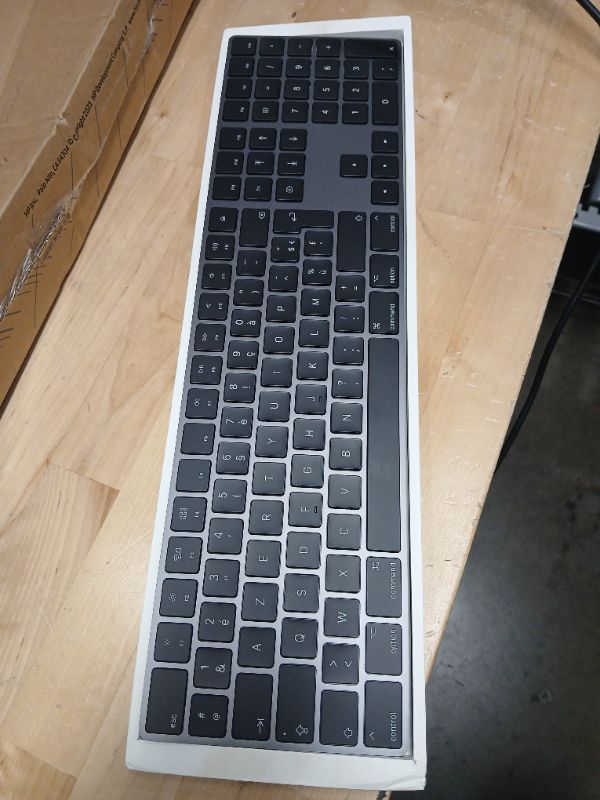 Photo 4 of Apple Magic Keyboard with Numeric Keypad (Wireless, Rechargable) (French - AZERTY) - Space Gray ---SN--FOT80940023HTGTAH