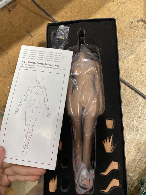 Photo 2 of 1/6 Scale Female Body,12inch Super Flexible Plump Body Type Female Figure with Detachable Feet Hand Shapes Seamless Miniature Action Figure Collectible (240101S Suntan Skin)