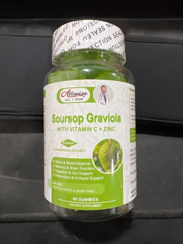 Photo 2 of 2000mg Natural Soursop Graviola Gummies Supplement, Original Soursop Leaves Extract with Vitamins C & Zinc for Women & Men, Multivitamin Soursop Fruit Supplement for Immunity & Antioxidant & Energy BB 01-2026