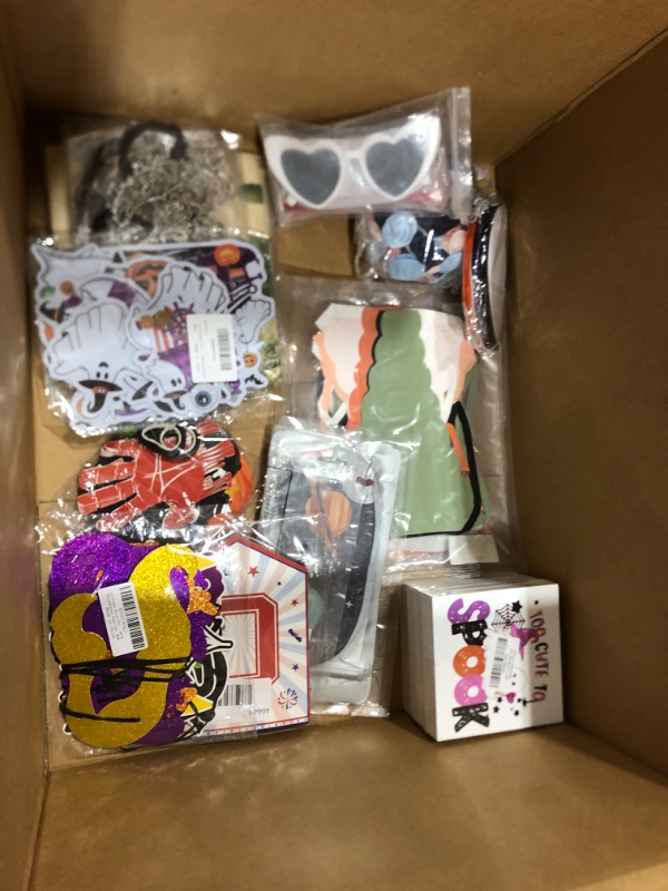 Photo 1 of HALLOWEEN MIXED BOX