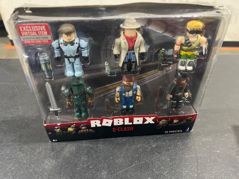 Photo 2 of Roblox Action Collection - Q-Clash Six Figure Pack [Includes Exclusive Virtual Item]