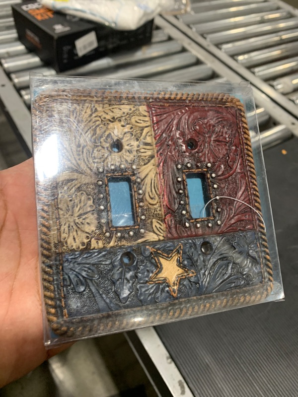 Photo 2 of Urbalabs Texas Flag Star Rustic Western Decorative Light Switch Outlet Wall Plate Covers Antique Country Home Rustic Light Switch Covers Single Double 2 Gang Switch Plates (Double Light Switch)