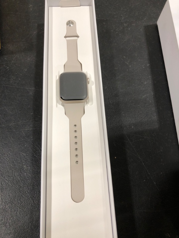 Photo 3 of Apple Watch SE (2nd Gen) (GPS