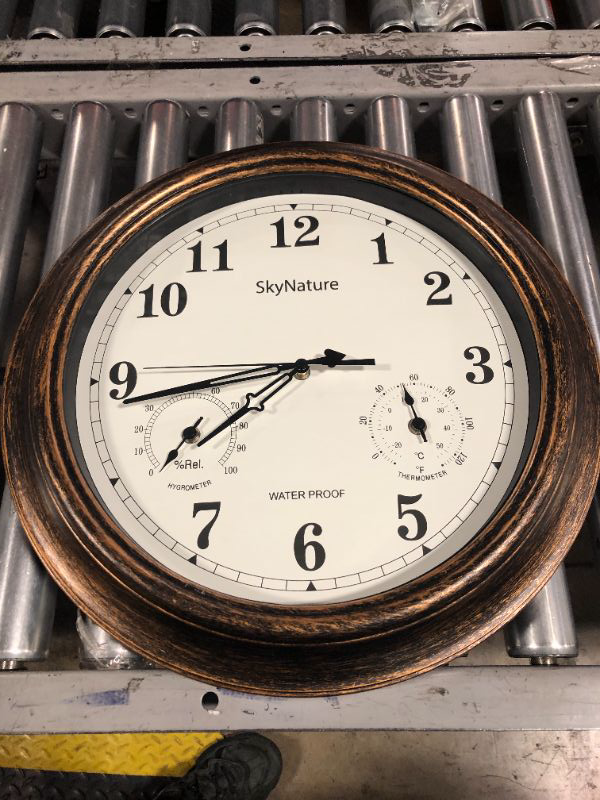 Photo 1 of 18 inch wall clock 