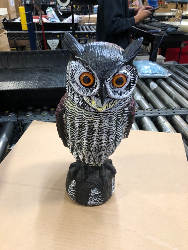 Photo 2 of 1 Pcs Solar Powered Fake Owl Animal Decoy Bird Scarecrow 180 Degree Rotation Head Waterproof Bird Repellent Light up Eyes and Owl Sound Realistic Look Highly Sensitive Motion Sensor Detects