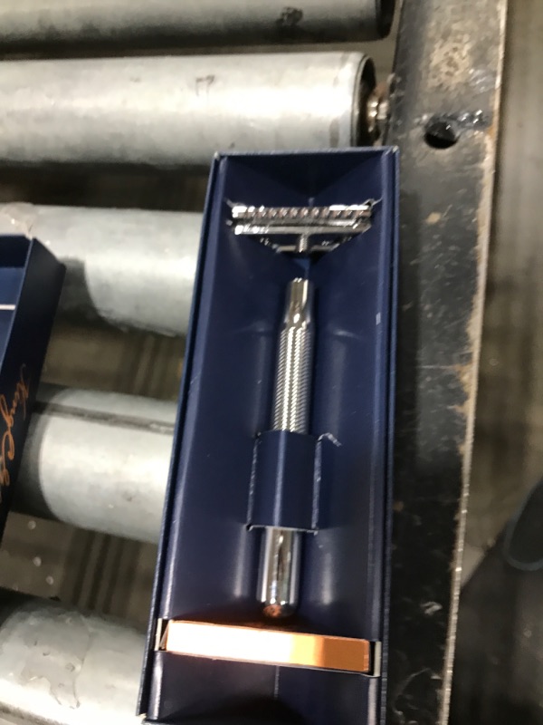 Photo 1 of King C. Gillette Double Edge Safety Mens Razor Chrome Plated Handle with 5 Pack Platinum Coated Razor Refills