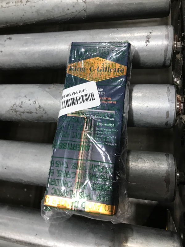 Photo 1 of King C. Gillette Double Edge Safety Mens Razor Chrome Plated Handle with 5 Pack Platinum Coated Razor Refills