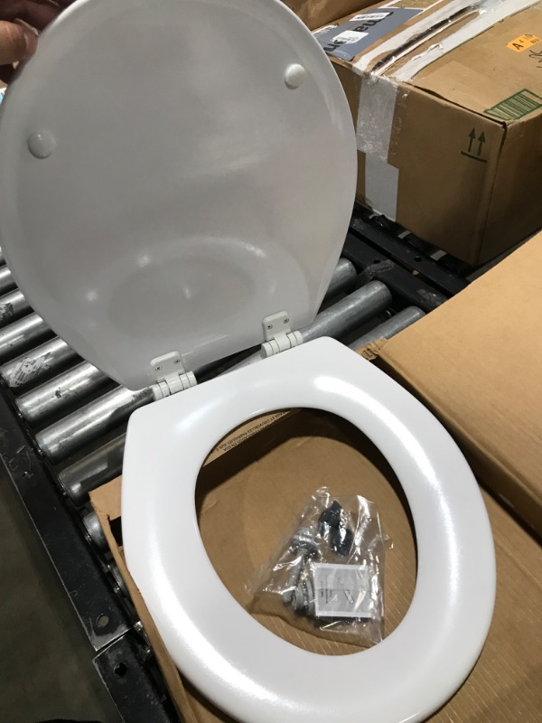 Photo 4 of BEMIS 500EC 390 Toilet Seat with Easy Clean and Change Hinges