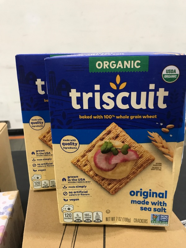 Photo 2 of [Pack of 2] Triscuit Organic Original Whole Grain Wheat Crackers, Organic Crackers, Vegan Crackers, 7 oz