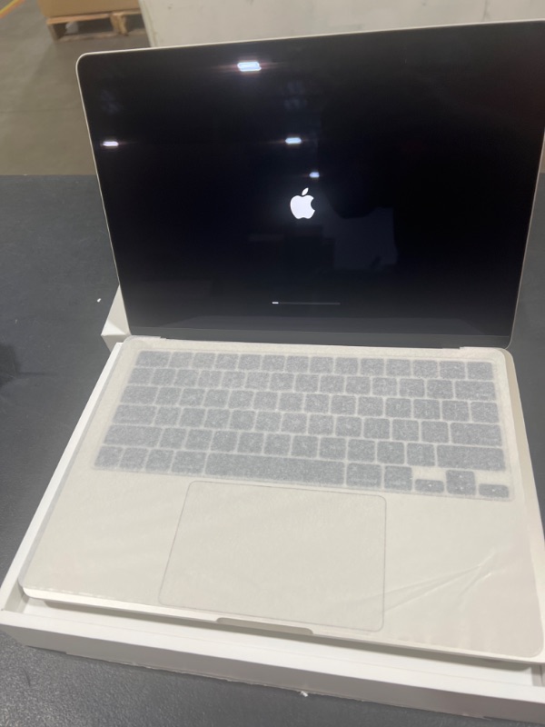 Photo 1 of Apple 13" MacBook Air (M3, Starlight)