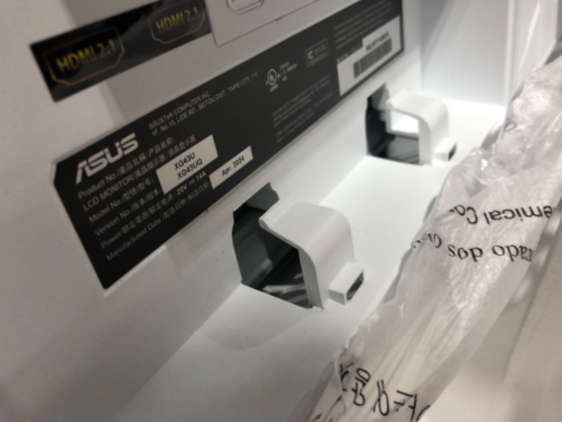 Photo 1 of (UNABLE TO TEST!!!) ASUS 90LM0590-B011B0 ROG Strix 43 in. 4K HDR DSC XG43UQ UHD 3840 x 2160 144Hz 1ms HDMI 2.1 Display HDR1000 DCI-P3 90 Percent DisplayPort USB Gaming Monitor
