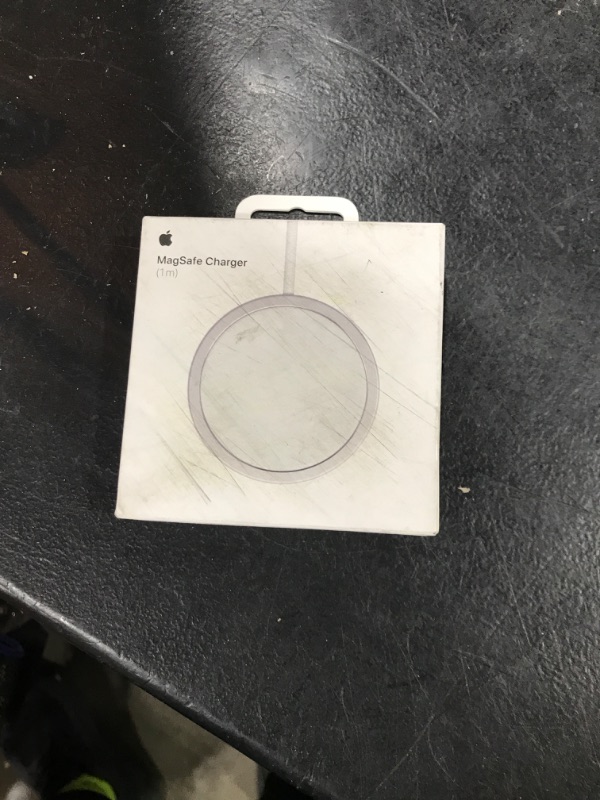 Photo 1 of Apple MagSafe Charger (1m) - Wireless Charger with Fast Charging Capability, Compatible with iPhone and AirPods ????