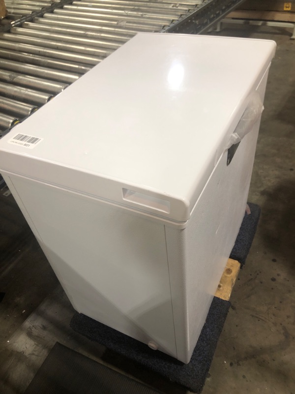 Photo 1 of VEVOR Chest Freezer, 5 Cu.ft Compact Deep Freezer, Free Standing Top Open Door Compact Freezers with 2 Removable Baskets & Adjustable Thermostat, Energy Saving & Low Noise, White
