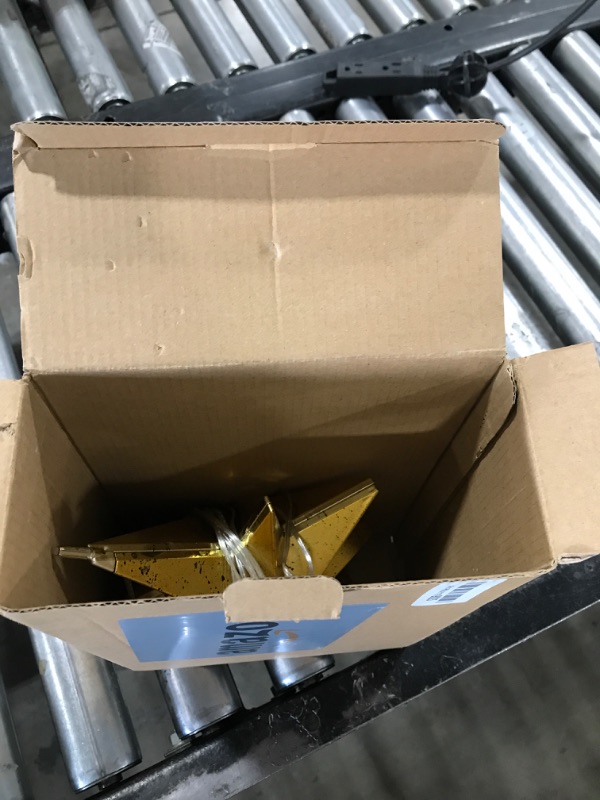 Photo 1 of Christmas Tree Topper Lighted Gold Star Tree Toppers with LED Lights Christmas Tree Top Ornament for Christmas Party Indoor Outdoor Home Decoration 14"