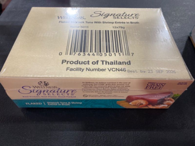 Photo 2 of Wellness CORE Signature Selects Flaked Skipjack Tuna & Shrimp Entree in Broth Grain-Free Canned Cat Food, 2.8-oz, case of 12 SEP/2026