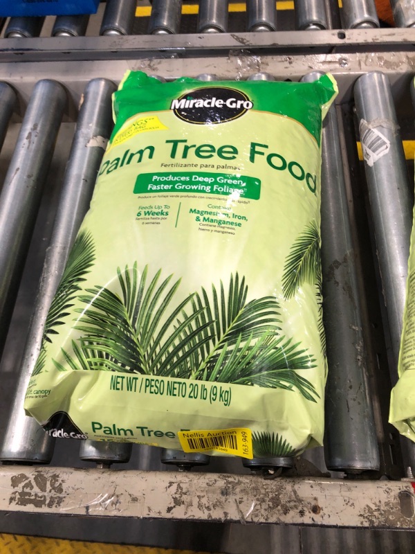 Photo 2 of Miracle-Gro Palm Tree Food, Plant Food for Deep Green, Faster Growing Foliage with Slow Release Nitrogen, 20 lbs.